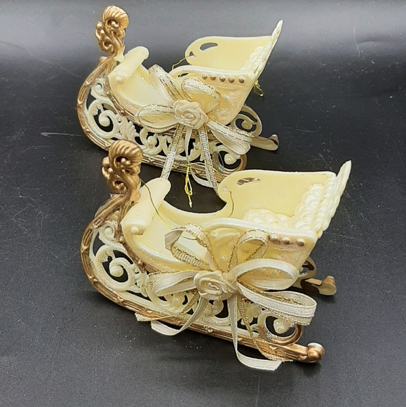 Vintage Plastic Cream & Gold Glittery Christmas Sled Sleigh Ornaments Lot of 4 - Picture 3 of 5